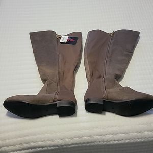 Knee high, beautiful brown boots